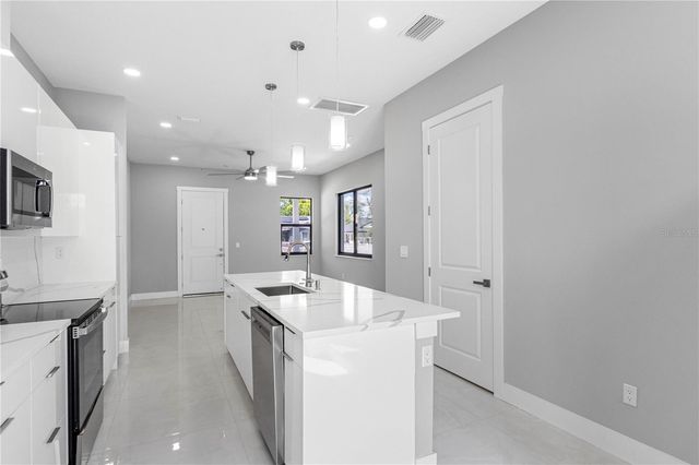 7015 N CENTRAL AVENUE Unit D, Tampa, FL 33604