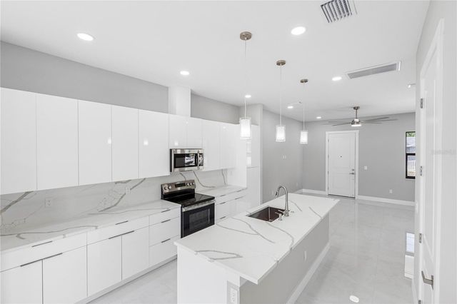 7015 N CENTRAL AVENUE Unit D, Tampa, FL 33604