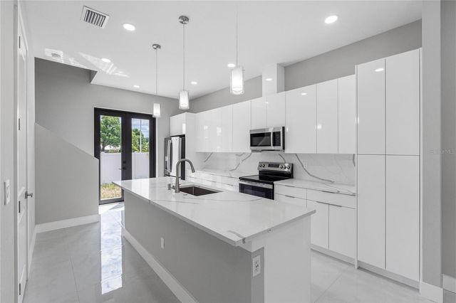 7015 N CENTRAL AVENUE Unit D, Tampa, FL 33604