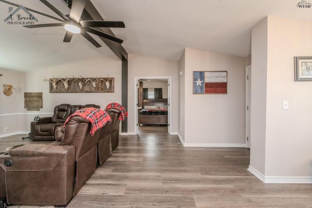 194 OSAGE CIRCLE, Henrietta, TX 76365