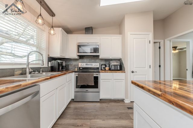 194 OSAGE CIRCLE, Henrietta, TX 76365