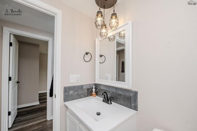 194 OSAGE CIRCLE, Henrietta, TX 76365