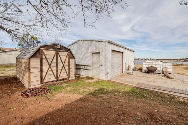 194 OSAGE CIRCLE, Henrietta, TX 76365