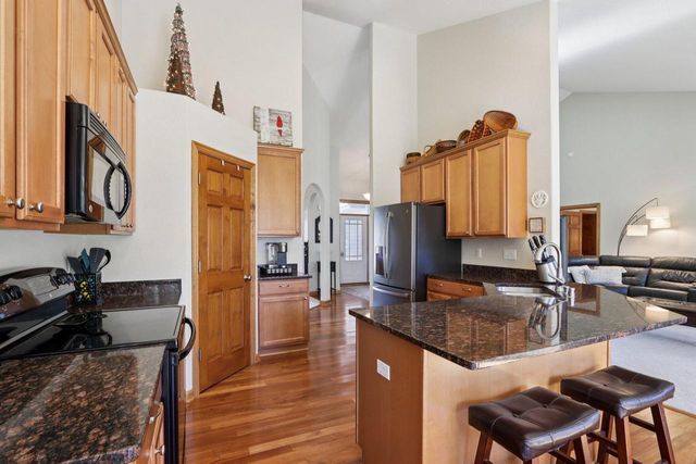 987 Prairieview CIRCLE, Oconomowoc, WI 53066