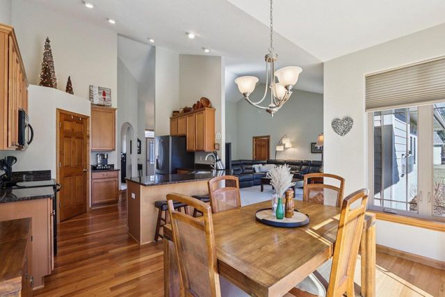 987 Prairieview CIRCLE, Oconomowoc, WI 53066