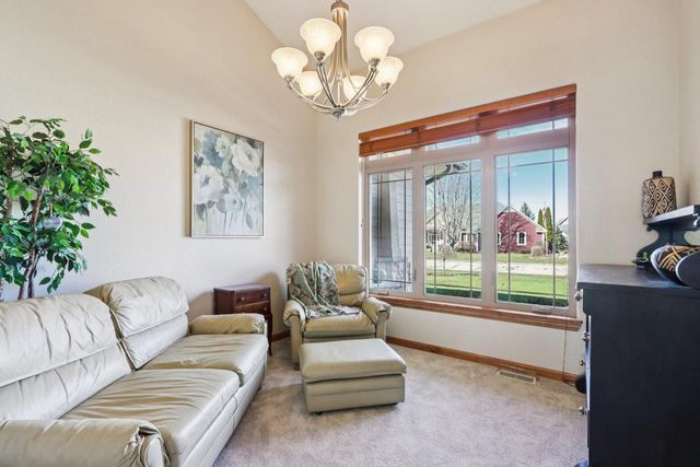 987 Prairieview CIRCLE, Oconomowoc, WI 53066