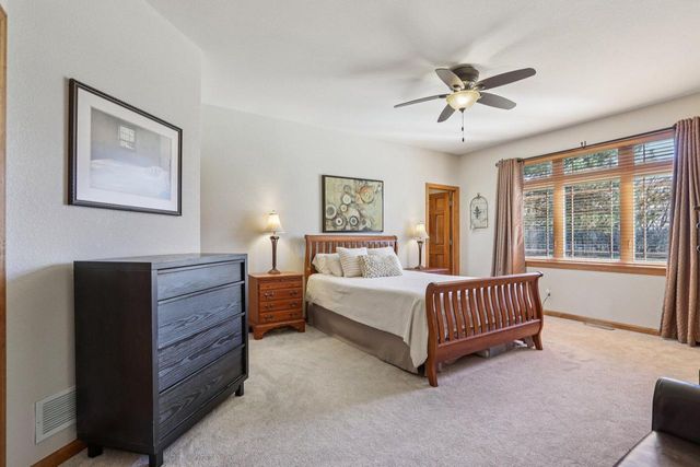 987 Prairieview CIRCLE, Oconomowoc, WI 53066