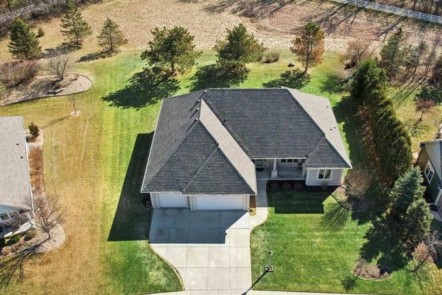 987 Prairieview CIRCLE, Oconomowoc, WI 53066