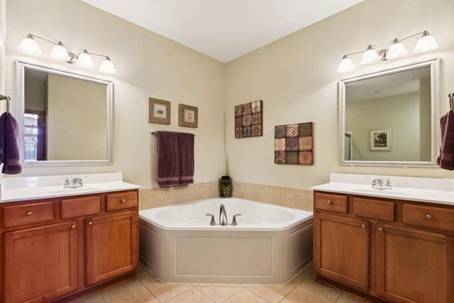 987 Prairieview CIRCLE, Oconomowoc, WI 53066