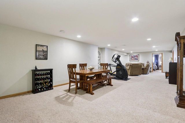 987 Prairieview CIRCLE, Oconomowoc, WI 53066