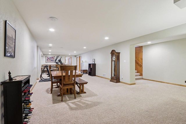 987 Prairieview CIRCLE, Oconomowoc, WI 53066