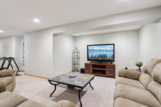 987 Prairieview CIRCLE, Oconomowoc, WI 53066