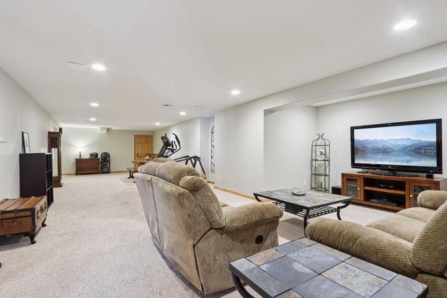 987 Prairieview CIRCLE, Oconomowoc, WI 53066