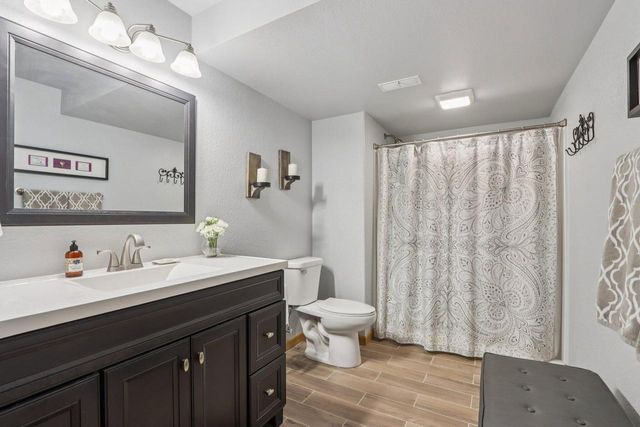 987 Prairieview CIRCLE, Oconomowoc, WI 53066