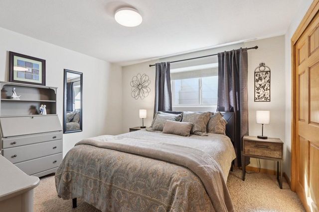 987 Prairieview CIRCLE, Oconomowoc, WI 53066