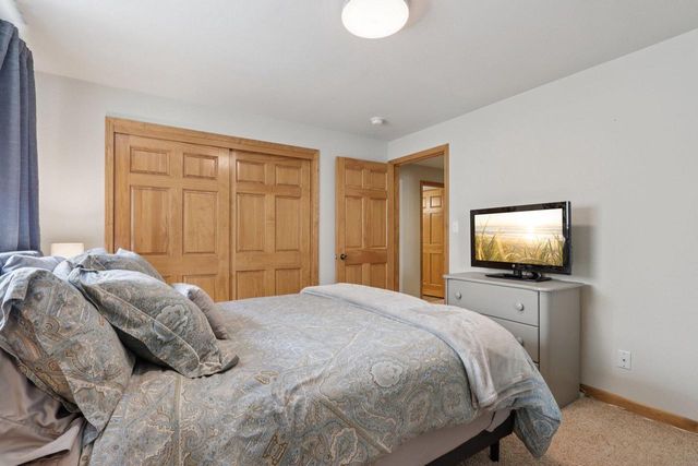 987 Prairieview CIRCLE, Oconomowoc, WI 53066