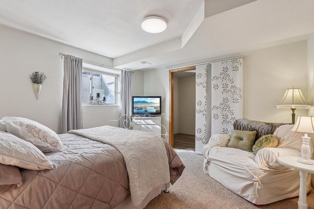 987 Prairieview CIRCLE, Oconomowoc, WI 53066