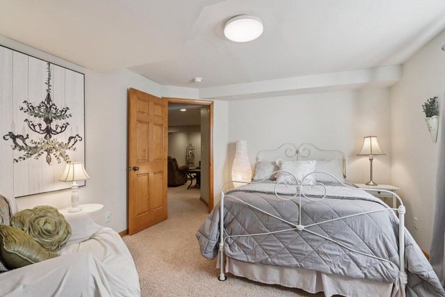 987 Prairieview CIRCLE, Oconomowoc, WI 53066