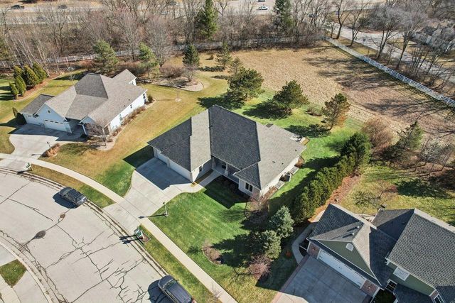 987 Prairieview CIRCLE, Oconomowoc, WI 53066