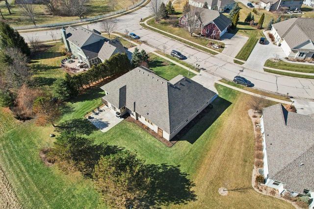 987 Prairieview CIRCLE, Oconomowoc, WI 53066