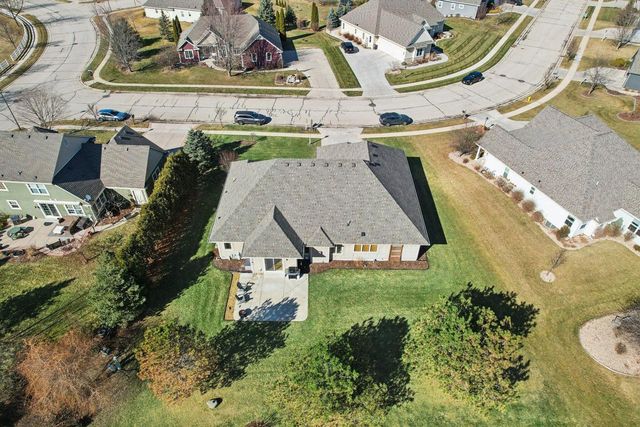 987 Prairieview CIRCLE, Oconomowoc, WI 53066