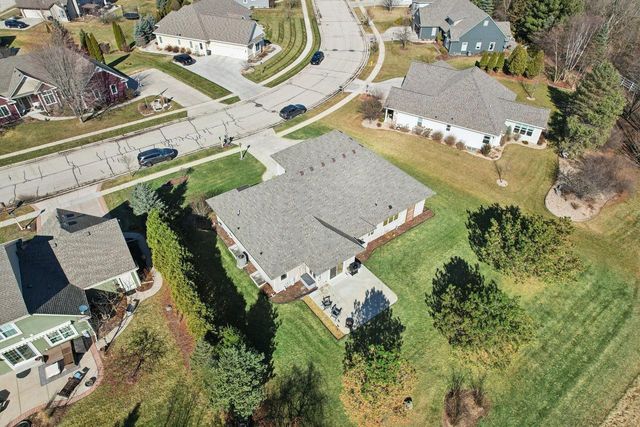 987 Prairieview CIRCLE, Oconomowoc, WI 53066