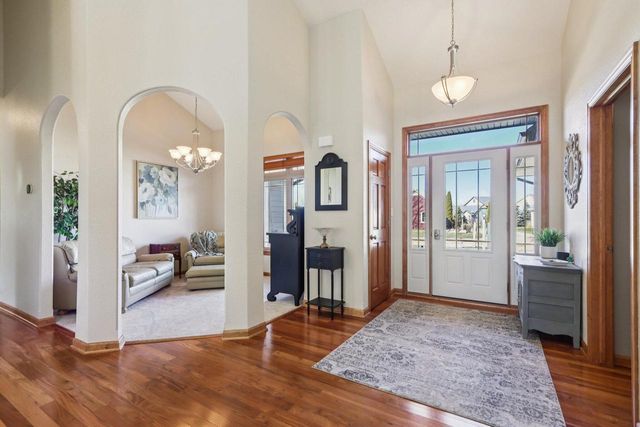 987 Prairieview CIRCLE, Oconomowoc, WI 53066