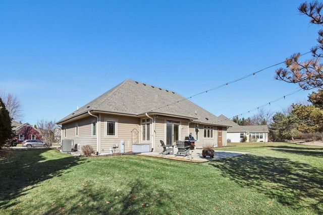 987 Prairieview CIRCLE, Oconomowoc, WI 53066