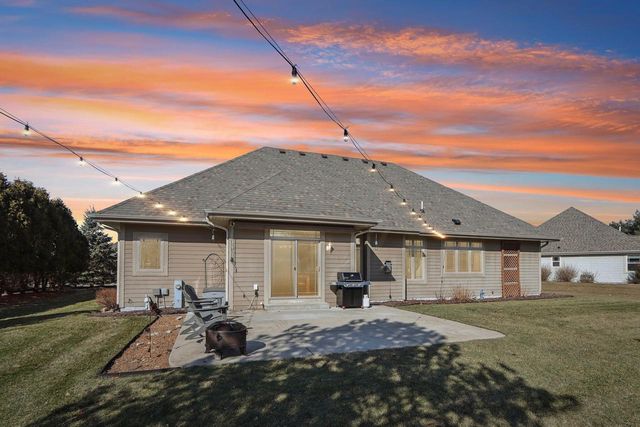 987 Prairieview CIRCLE, Oconomowoc, WI 53066