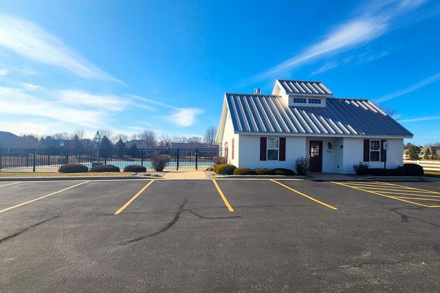 987 Prairieview CIRCLE, Oconomowoc, WI 53066