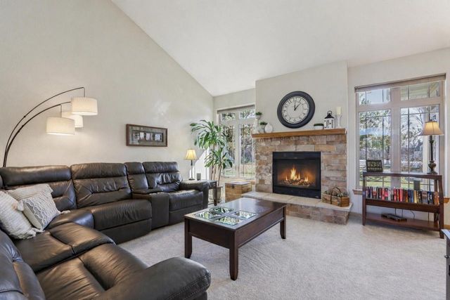 987 Prairieview CIRCLE, Oconomowoc, WI 53066