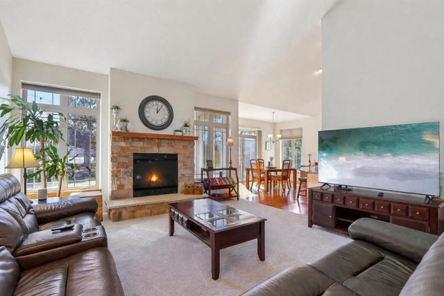 987 Prairieview CIRCLE, Oconomowoc, WI 53066