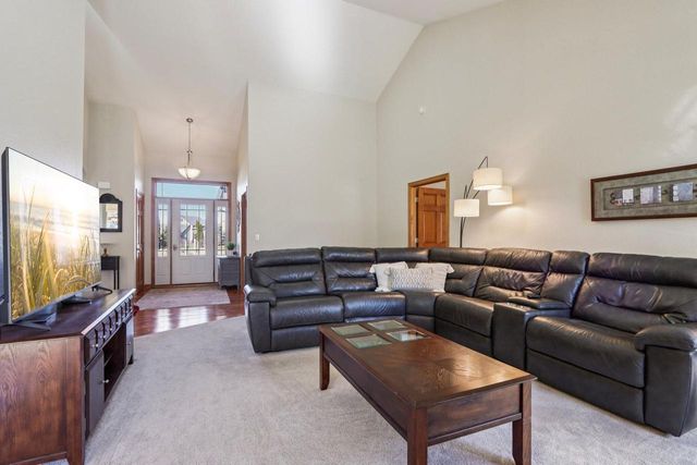 987 Prairieview CIRCLE, Oconomowoc, WI 53066