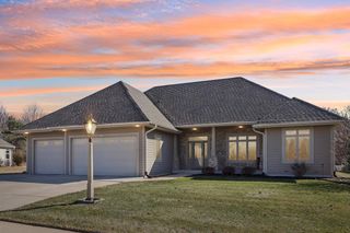 987 Prairieview CIRCLE, Oconomowoc, WI 53066