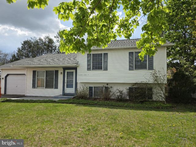 8651 PRESIDENTS DR, Hummelstown, PA 17036
