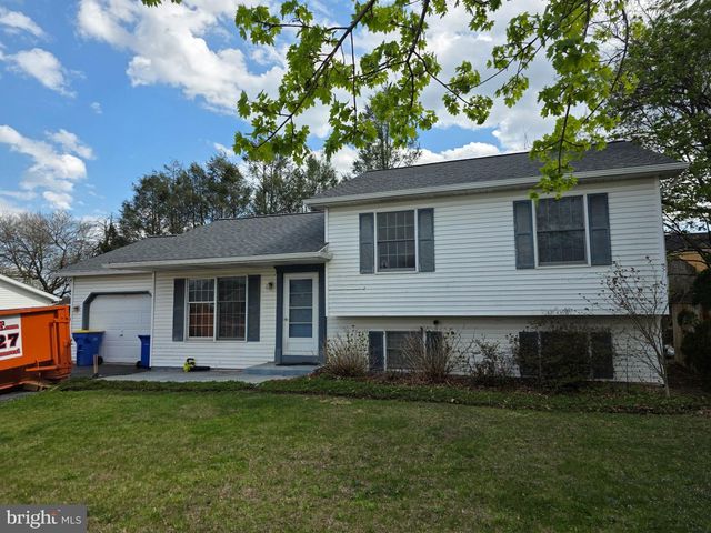 8651 PRESIDENTS DR, Hummelstown, PA 17036