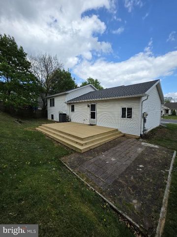 8651 PRESIDENTS DR, Hummelstown, PA 17036