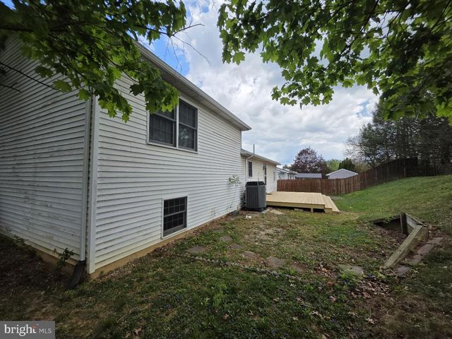 8651 PRESIDENTS DR, Hummelstown, PA 17036