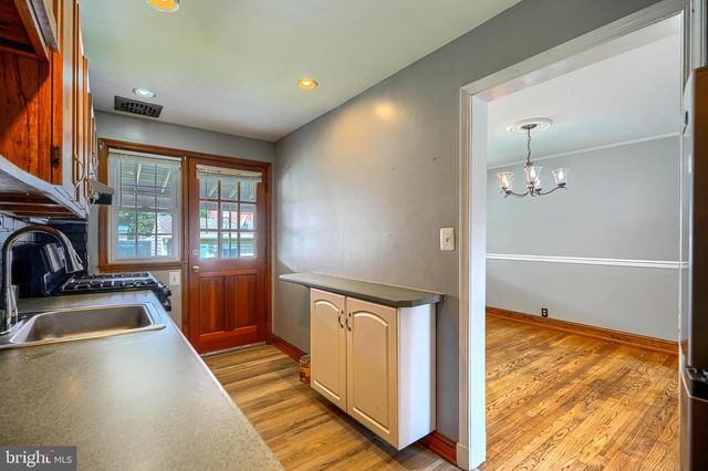 1924 SEARLES, Dundalk, MD 21222