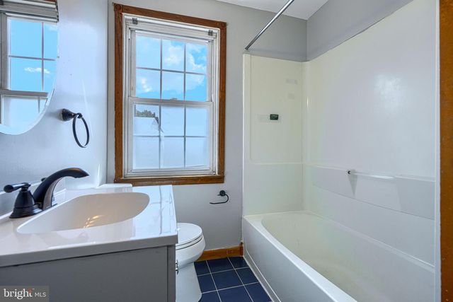 1924 SEARLES, Dundalk, MD 21222
