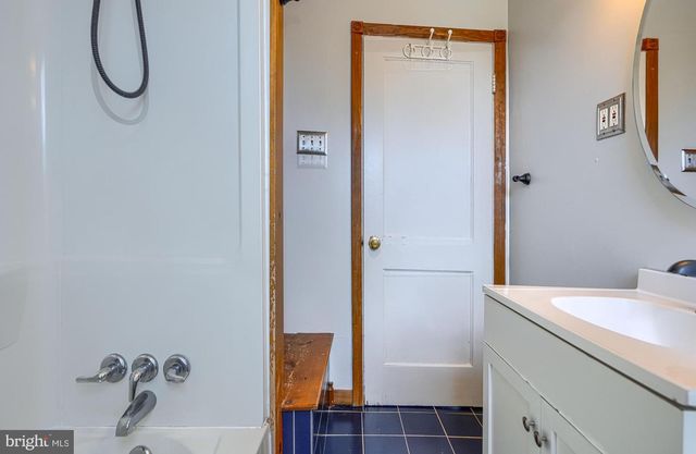 1924 SEARLES, Dundalk, MD 21222