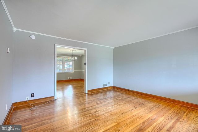 1924 SEARLES, Dundalk, MD 21222