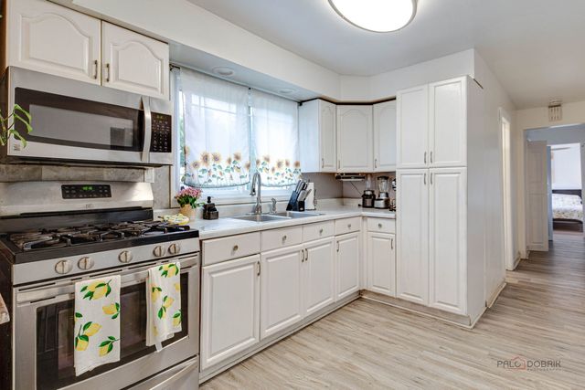 402 S Addison Street, Bensenville, IL 60106