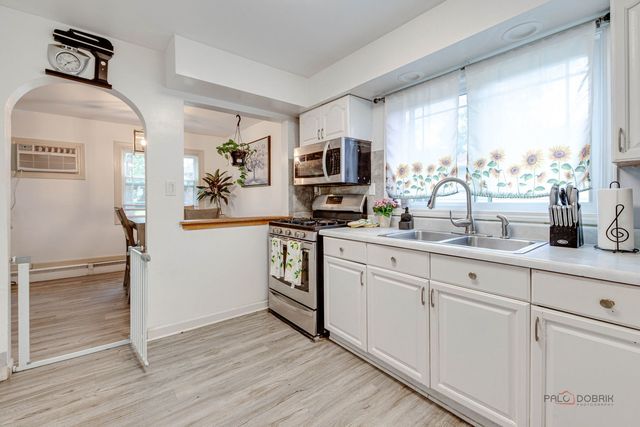 402 S Addison Street, Bensenville, IL 60106