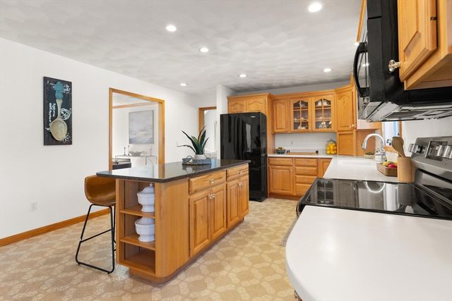 4 Jarvis Way, Westford, MA 01886