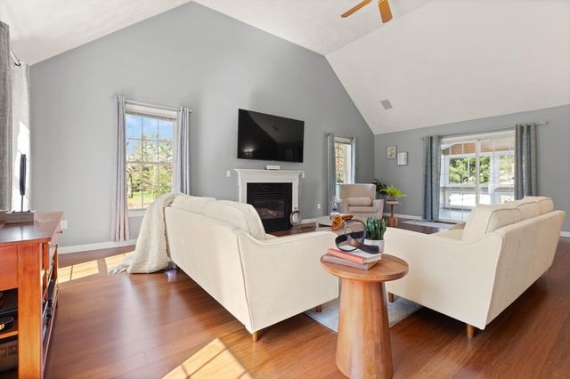 4 Jarvis Way, Westford, MA 01886