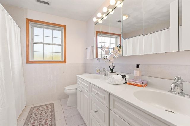 4 Jarvis Way, Westford, MA 01886