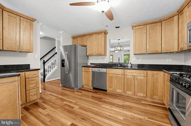 2504 SMOKETREE LN, Crofton, MD 21114