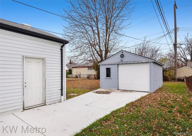 28207 Grant Street, St. Clair Shores, MI 48081