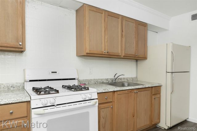 28207 Grant Street, St. Clair Shores, MI 48081